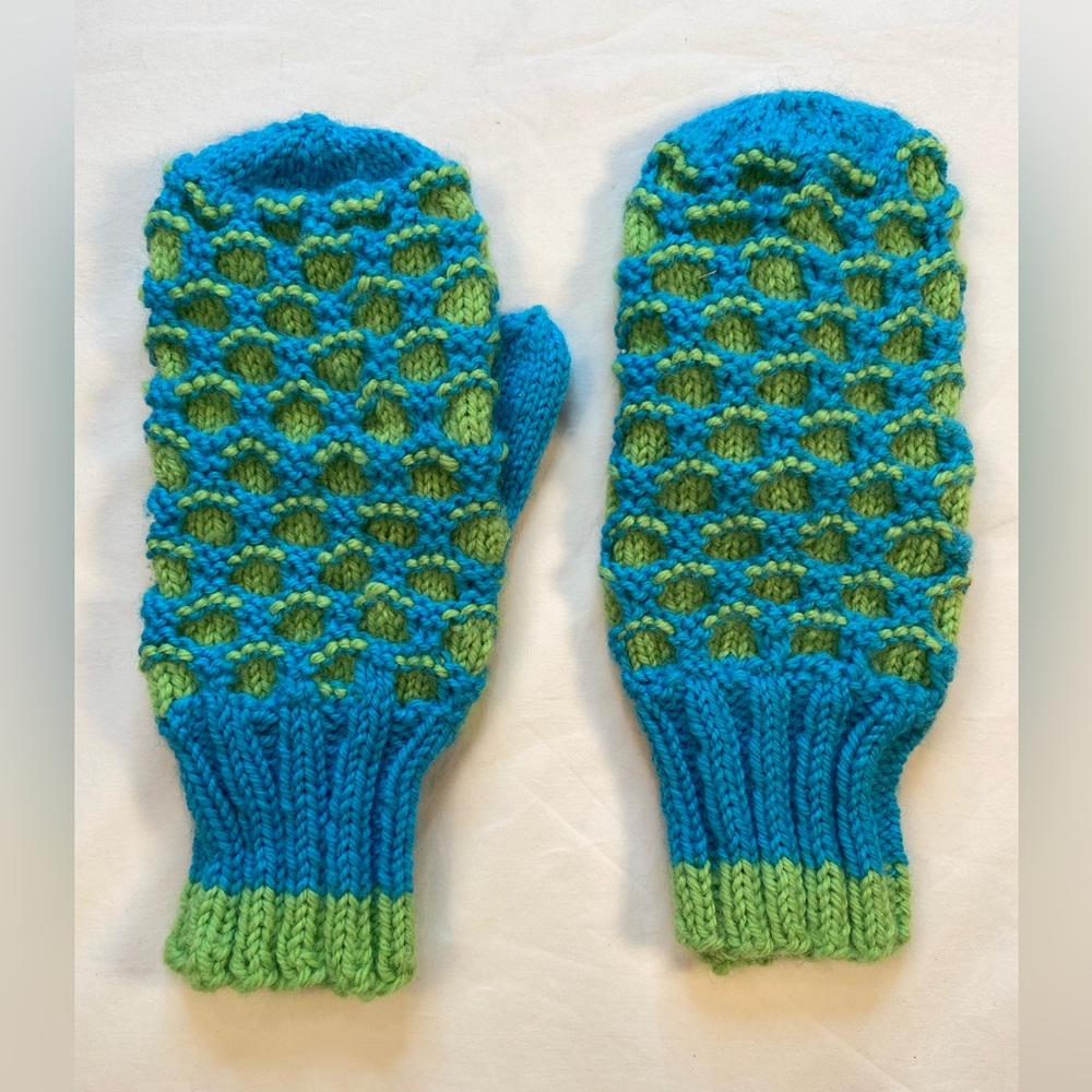 NWOT Handknit Wool Mittens Handmade Blue and Green, never‎ worn. Crispy pattern!